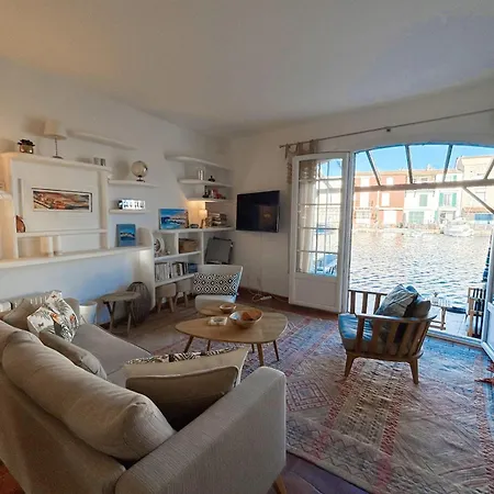 House With Mooring - Centerclose To *