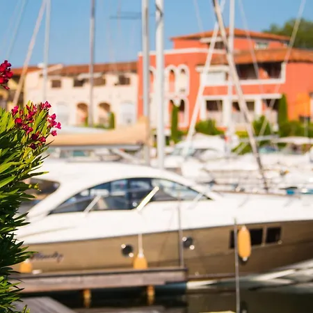 House With Mooring - Centerclose To *