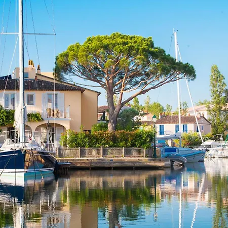 House With Mooring - Centerclose To